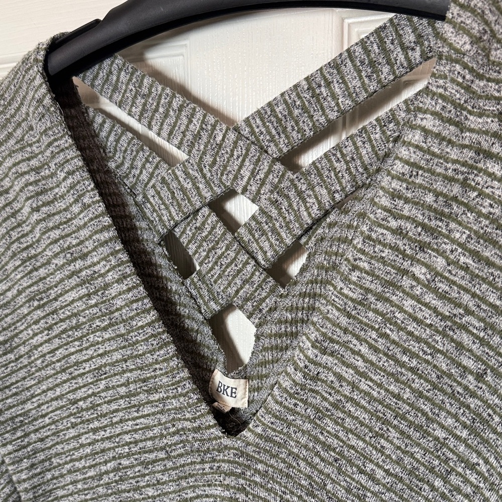BKE Gray V-Neck Sweater - Picture 7 of 11